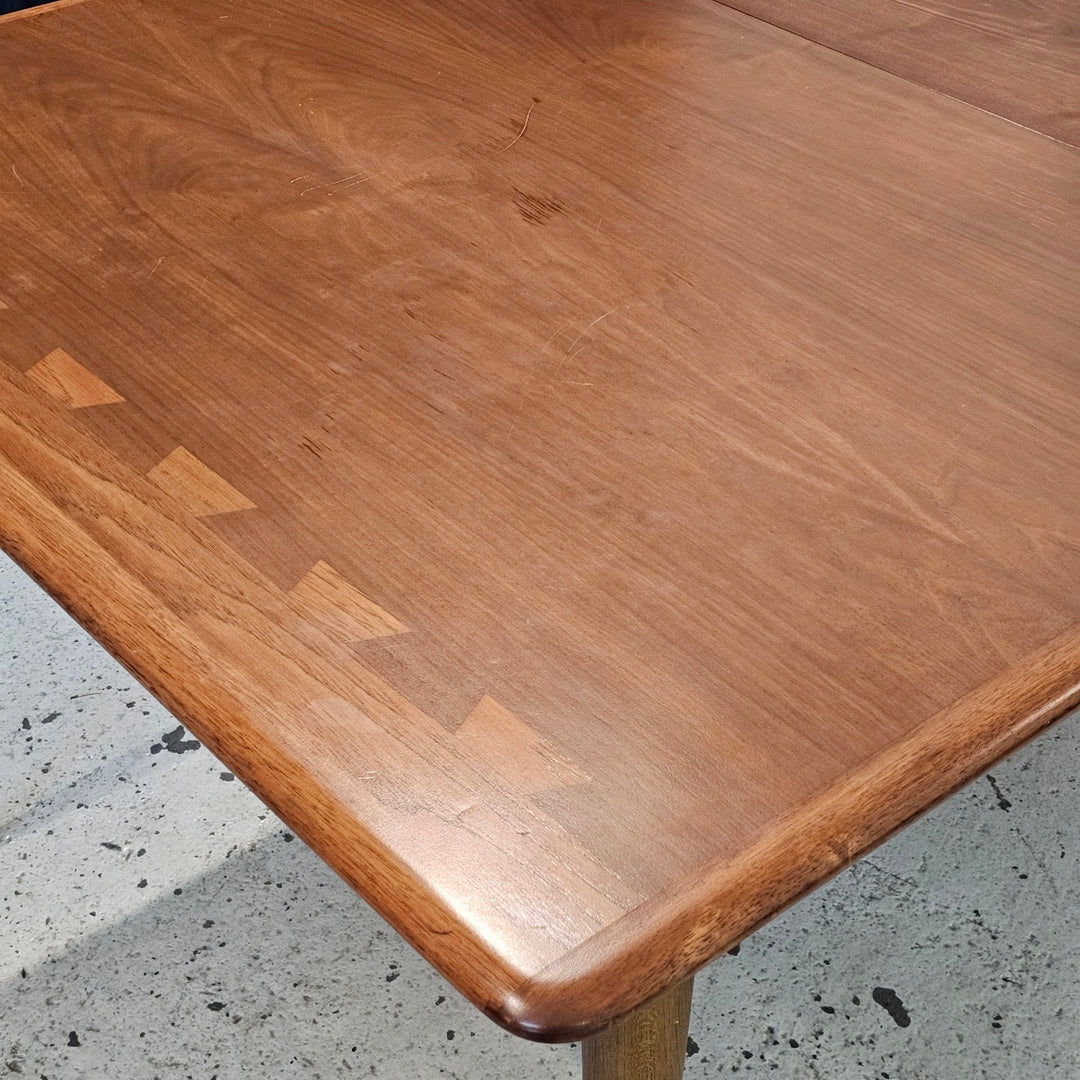 Lane Acclaim Dining Table