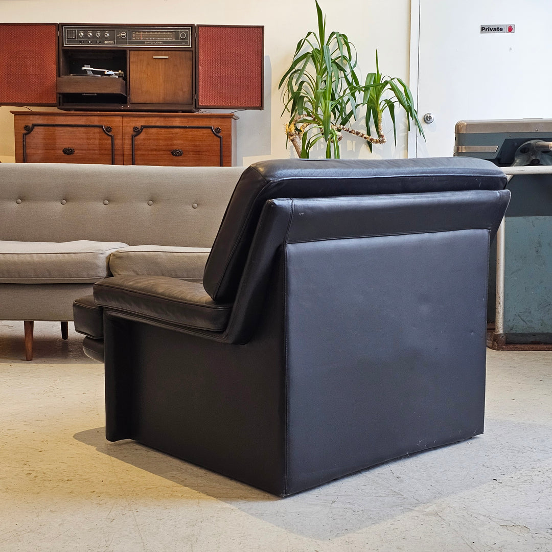 'Sirino' Leather Lounge Chair